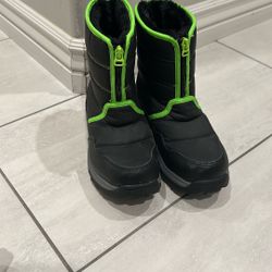 Snow Boots Boys Size 5