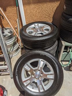 Set Of 4 GMC / Chevy Wheels 18 Inch W 265 60 18