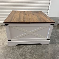 Farmhouse Square Coffee Table, Lift Top Coffee Table With Charging Station