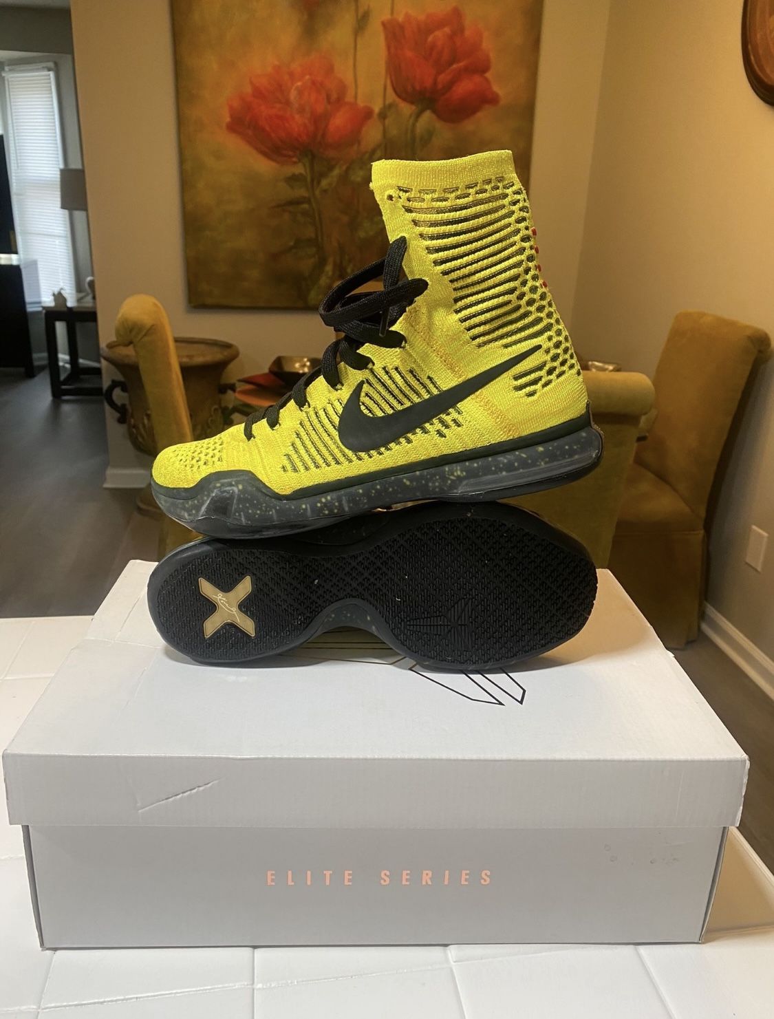 BRAND NEW DEAD STOCK KOBES ( RARE ‼️ )