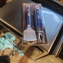 3 Pc BBQ Set-NFL  https://offerup.com/redirect/?o=VGhlbWUuTmV3 York Giants