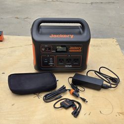 Jackery 1000w Power station With 120w Solar Panels
