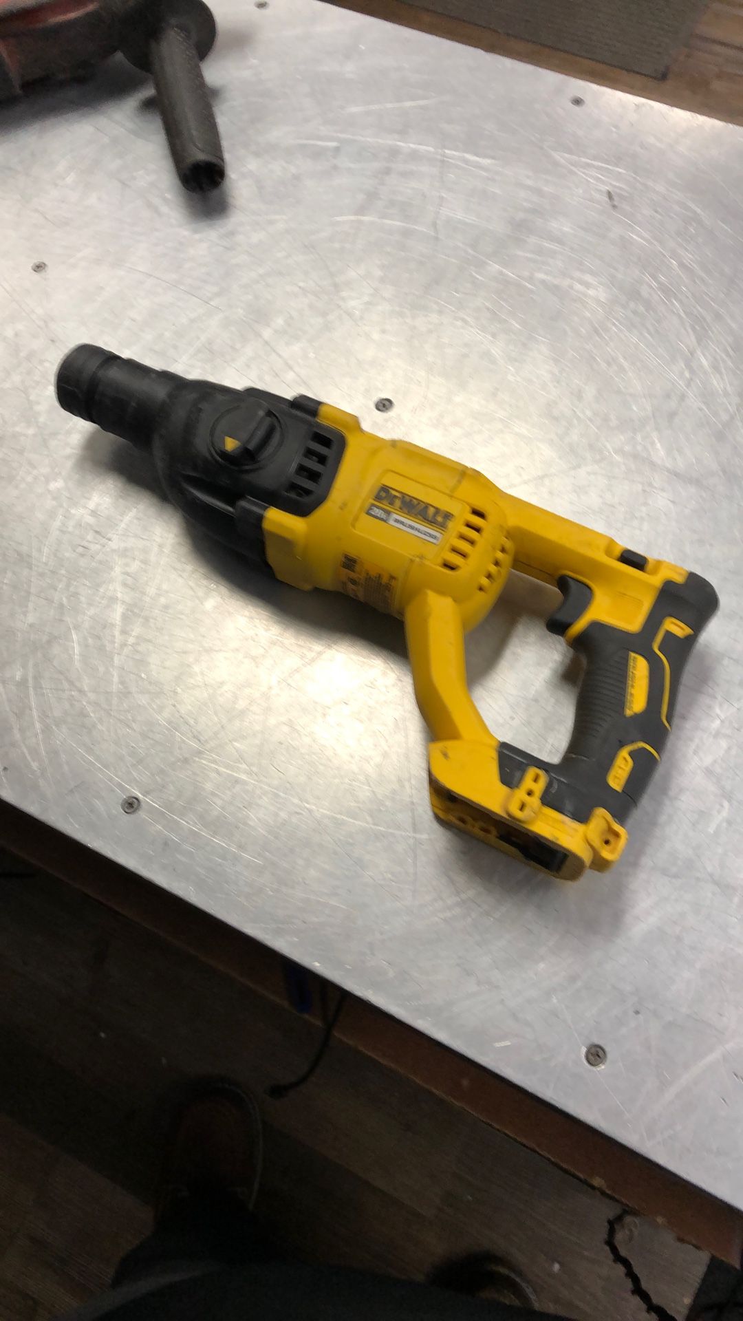 1003 Dewalt DCH133 20v Lithium Ion Cordless Sds Plus 1” Rotary Hammer Drill (Tool Only) 013037