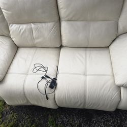 FREE ETAN/ALLEN ELECTRIC. LOVE SEAT