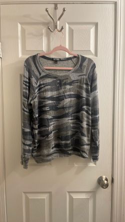 Women’s Camo Sweater L