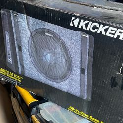 KICKER PT250 10’ Built In Ampilfer 