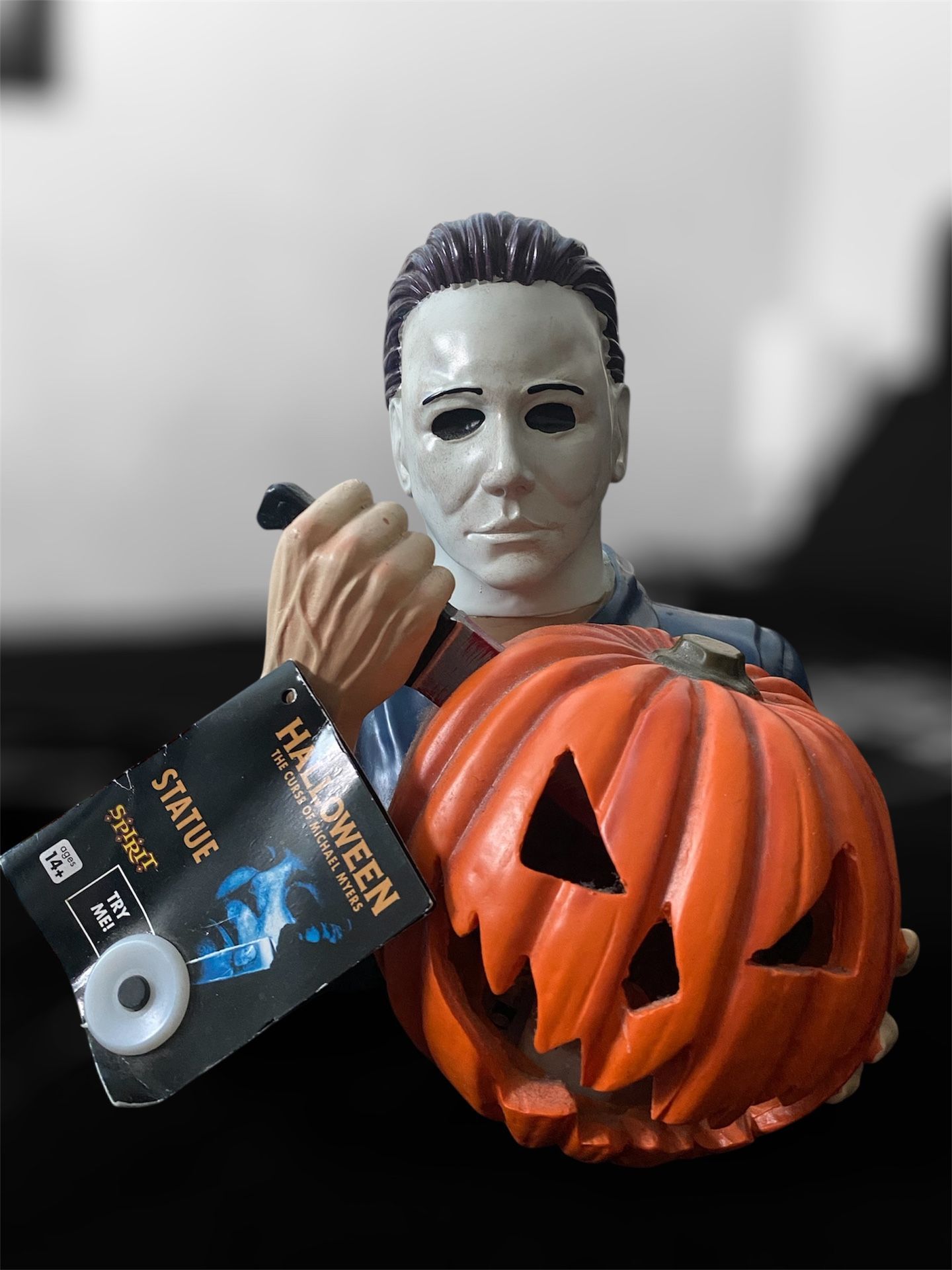 MICHEAL MYERS HALLOWEEN Light up Statue from Spirit Halloween 