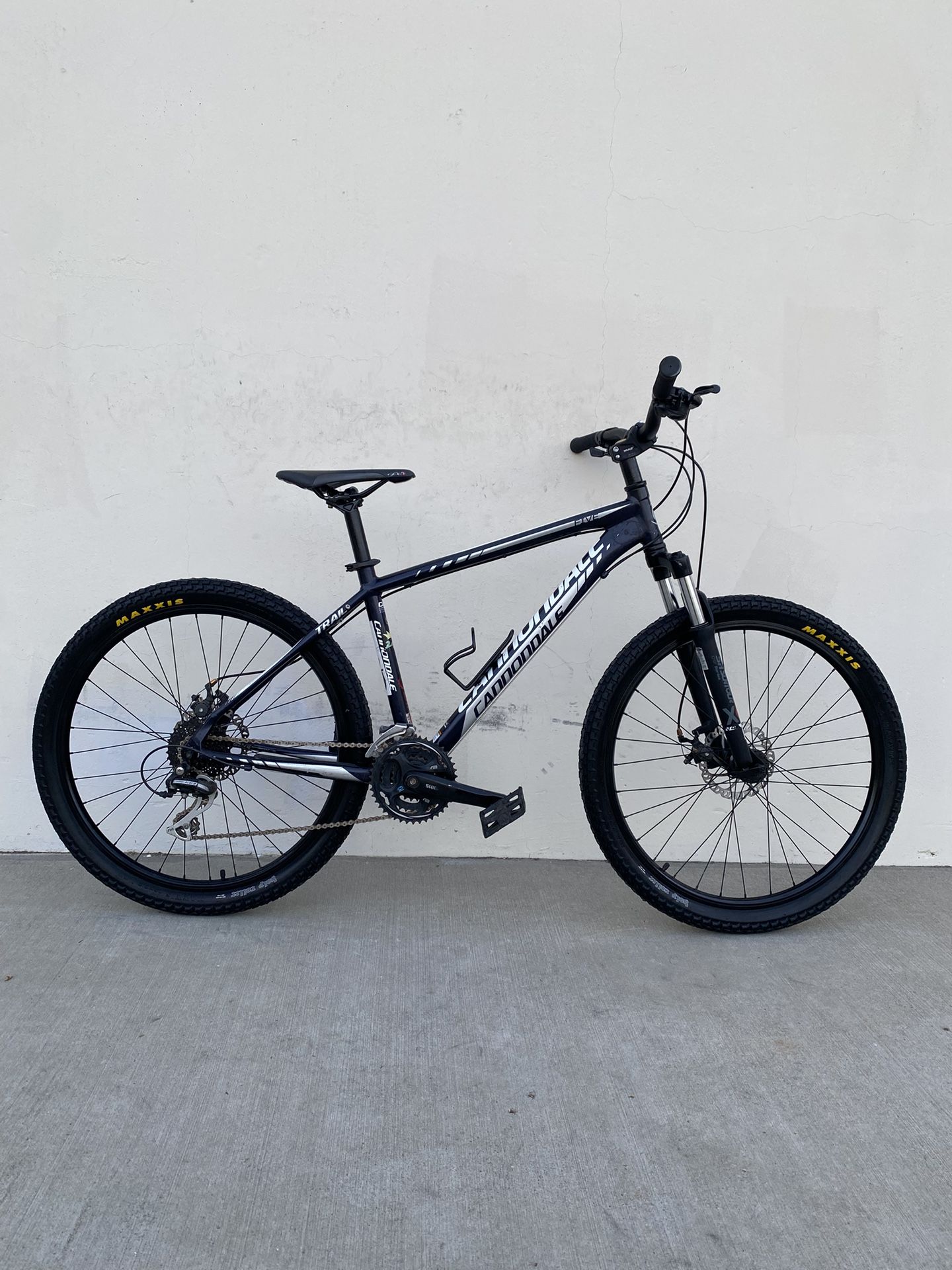 CANNONDALE MOUNTAIN BIKE/ SIZE TIRES 26” /SIZE FRAME MEDIUM