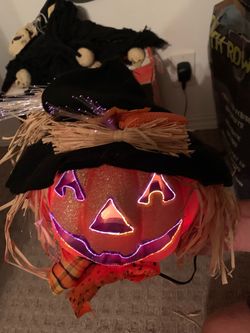 Light-Up Halloween Jack-O-Lantern Scarecrow Decoration