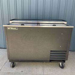 True TD-50 Commercial Bottle Cooler Refrigerator - Tested & Working