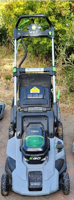 Electric Lawn Mower 21”  (Ego brand) no battery