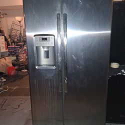 GE Profile™ Series ENERGY STAR® 25.3 Cu. Ft. Side-by-Side Refrigerator