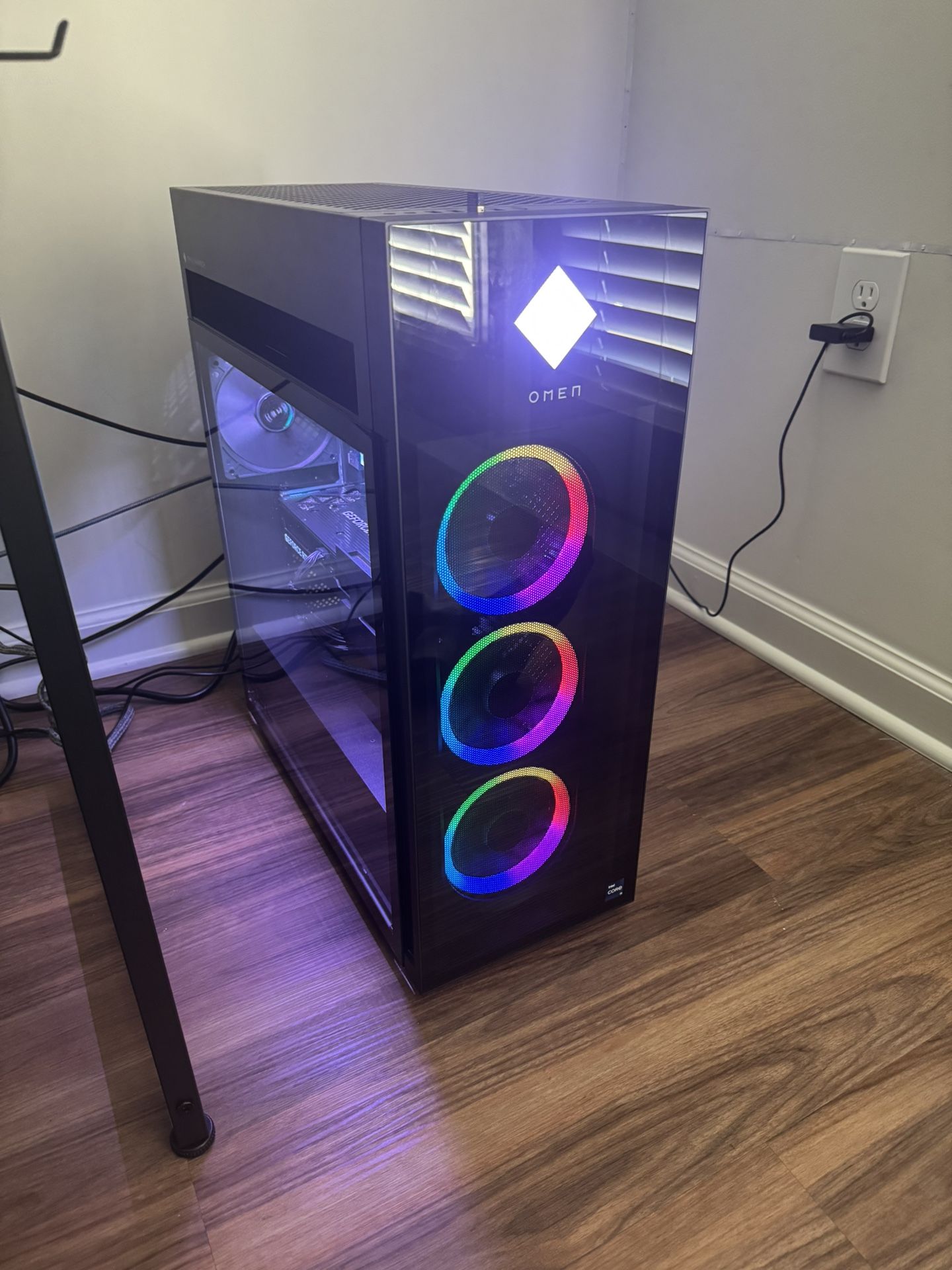 Brand new OMEN Gaming Desktop w/ 1 LG monitor-Razer keyboard and mouse