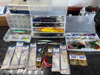 Salt water fishing tackle lures