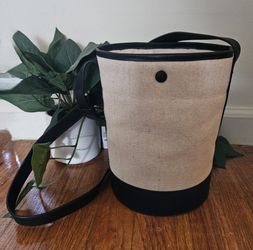 J. Crew Natural Black Canvas Bucket Bag NWT
Canvas Bucket Bag
Color: Natural Black Trim
This is a canvas bucket bag in natural with black vegan strap 