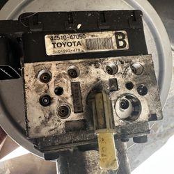 2005 Toyota Prius Brake Booster ABS PUMP & ACCUMULATOR