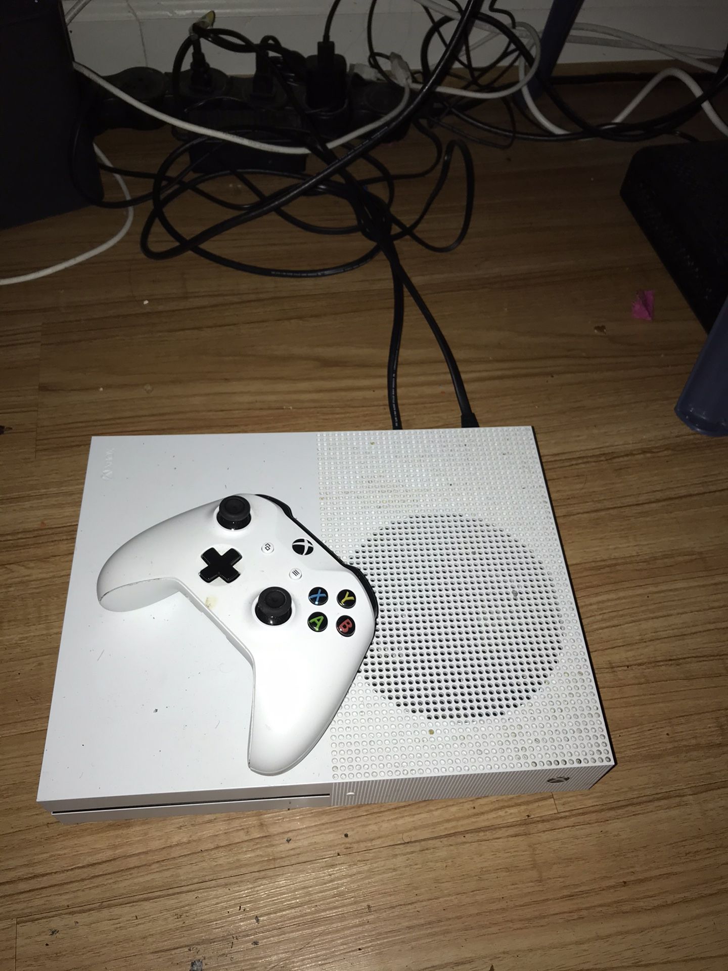 Selling Xbox one1 tb nothing wrong with it