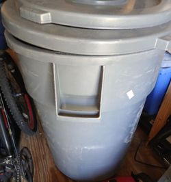 Brute Barrell Trash Can