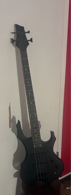 4 string bass gutair