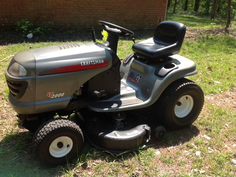 Sears Craftsman LT2000 Riding Mower 18 HP 42 in cut