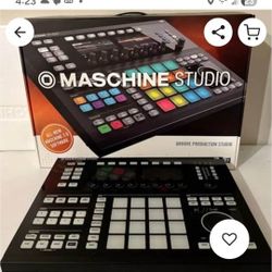 Native Instrument  Maschine Studio