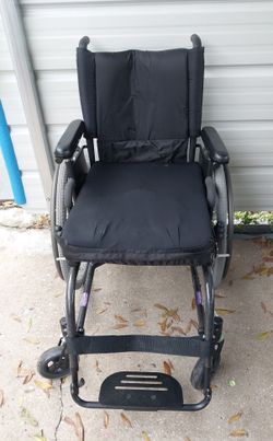 Quickie2 HP Lightweight Folding Wheelchair 
