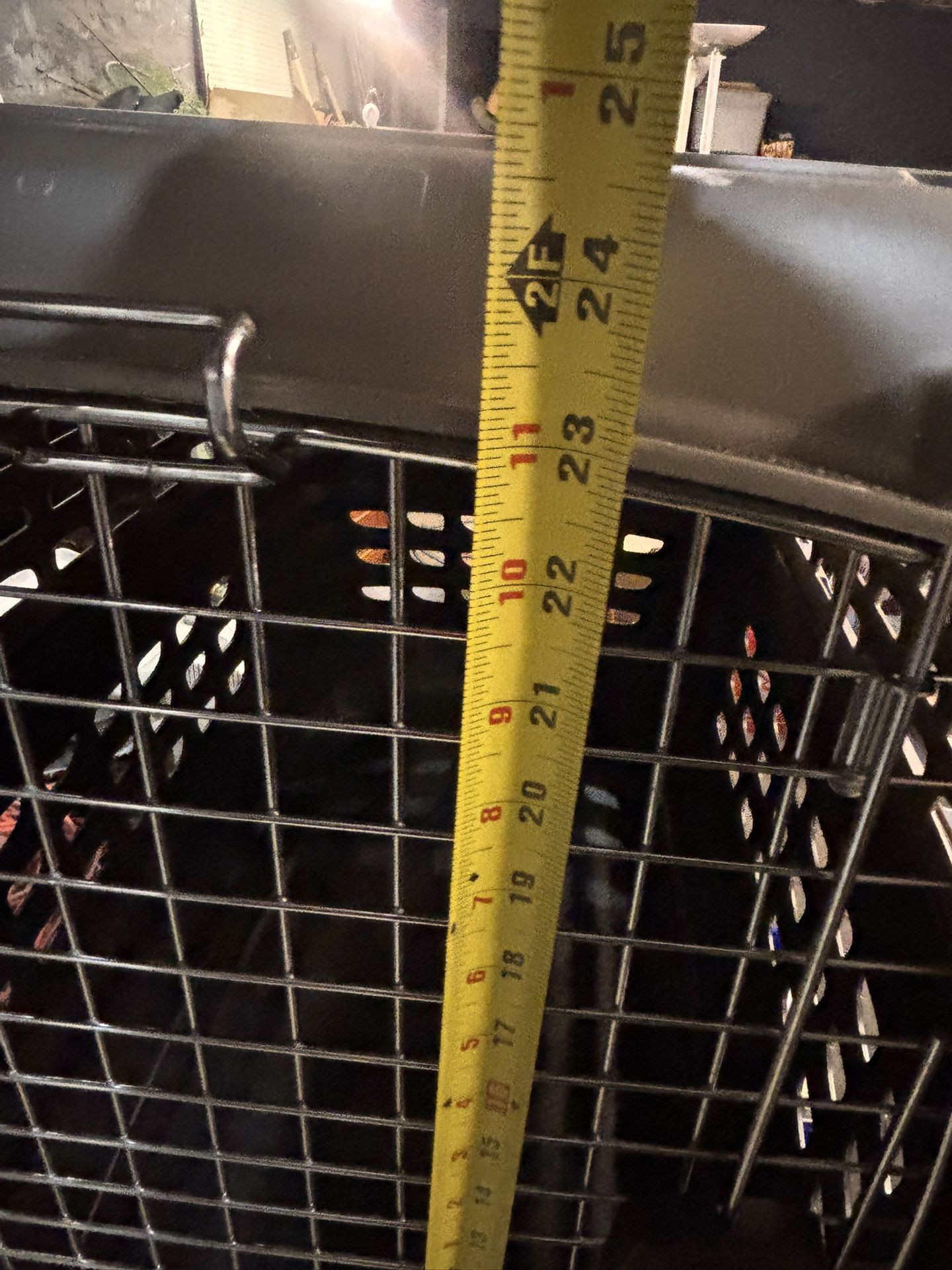 Very nice large dog cage available like new pick up Mequon area for $20 delivery fee