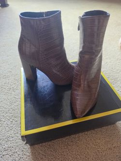 Boots Women Size 8
