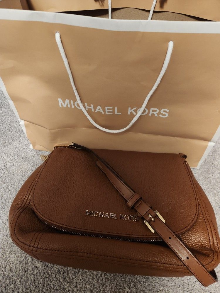 Brand New Michael Kors Brown Leather Shoulder Bag - Elegant & Spacious