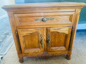 Hickory White Nights Stands 