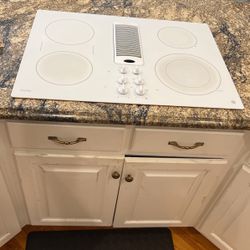 GE Cooktop With Down Draft - White 