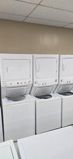 Washer and dryer stacables electric and gas