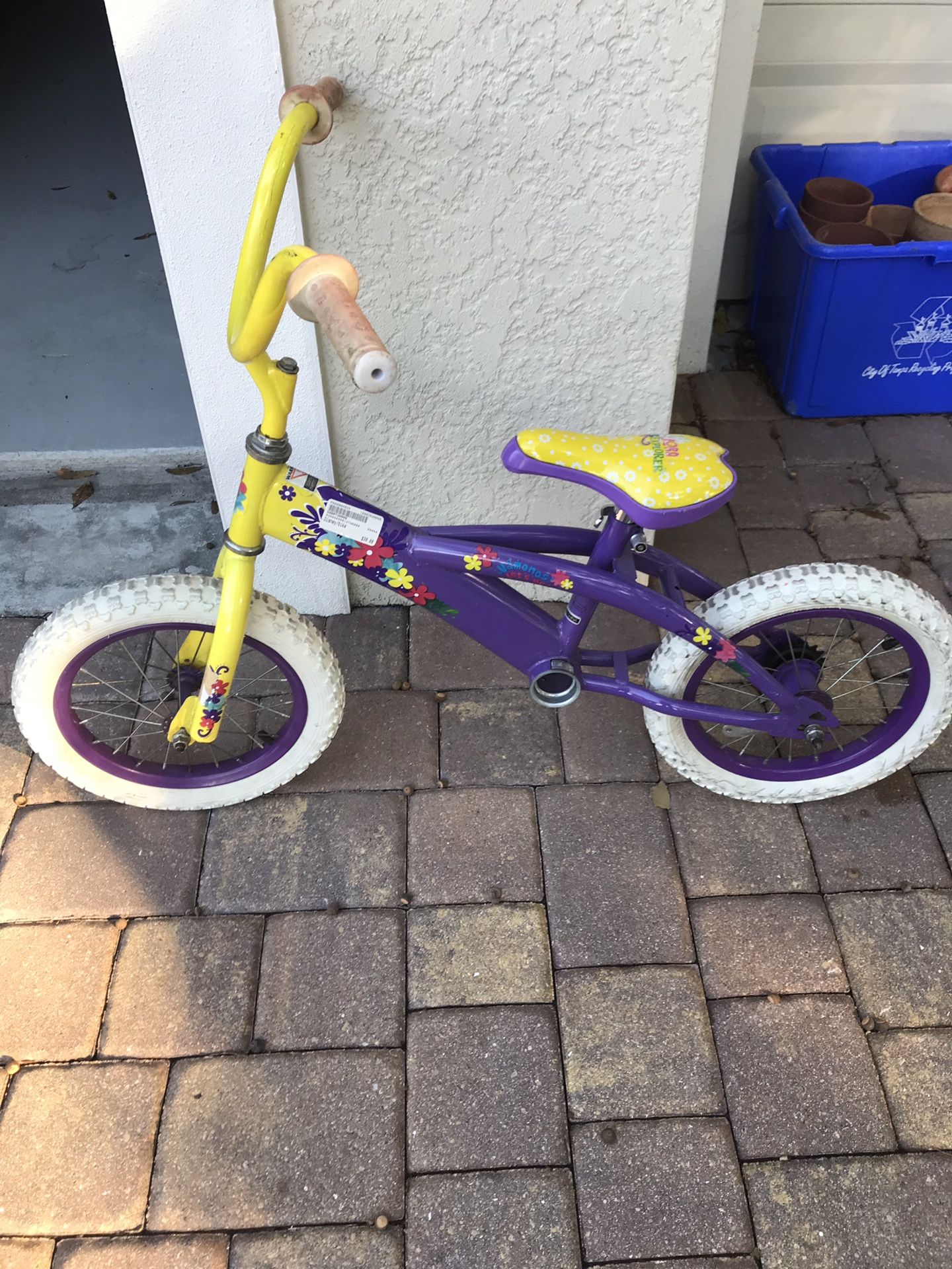 Balance bike for child or toddler