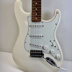 2017 Fender Standard Stratocaster - Arctic White with Pau Ferro Fingerboard (Like New)