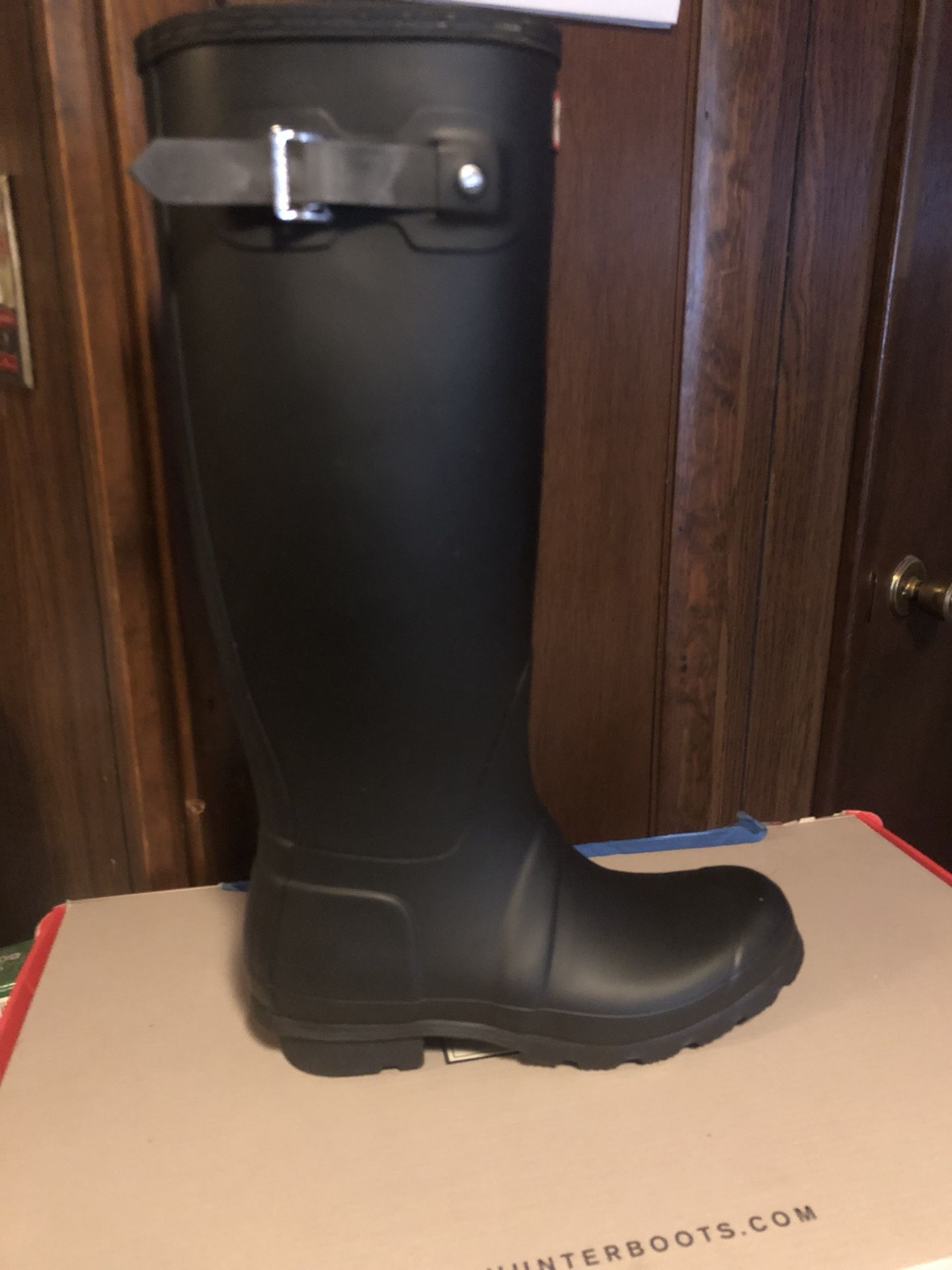 Woman’s rain boot from hunter boots