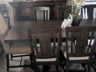 dining. Table. 8. Siyas. En muy buenas condiciones