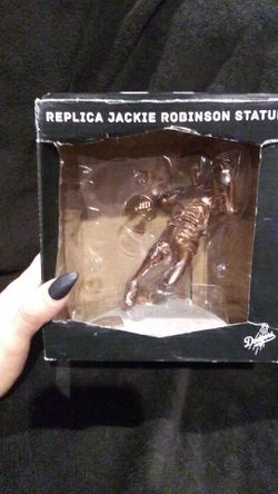 Replica Jackie Robinson statue
