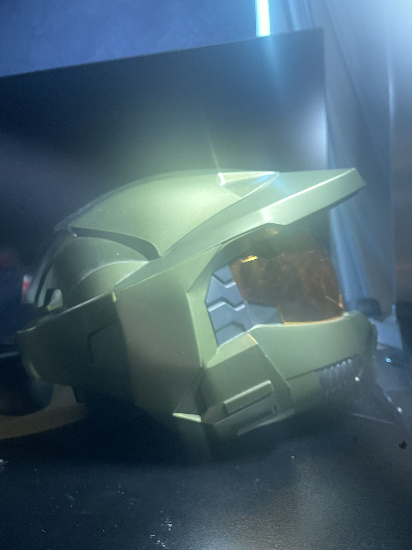 Halo Legendary Edition Master Chief Helmet and Display 2007