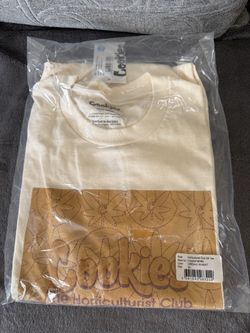 Cookies XL cream color T shirt $30