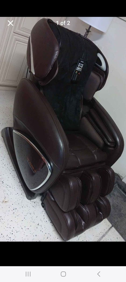 3D Zero G High Tech Massage Chair Cozzia