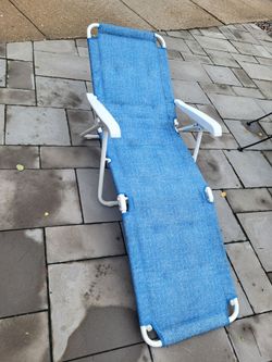Blue Folding Patio Chaise Lounge Chair
Comfortable, lightweight blue folding chaise lounge chair in great condition.