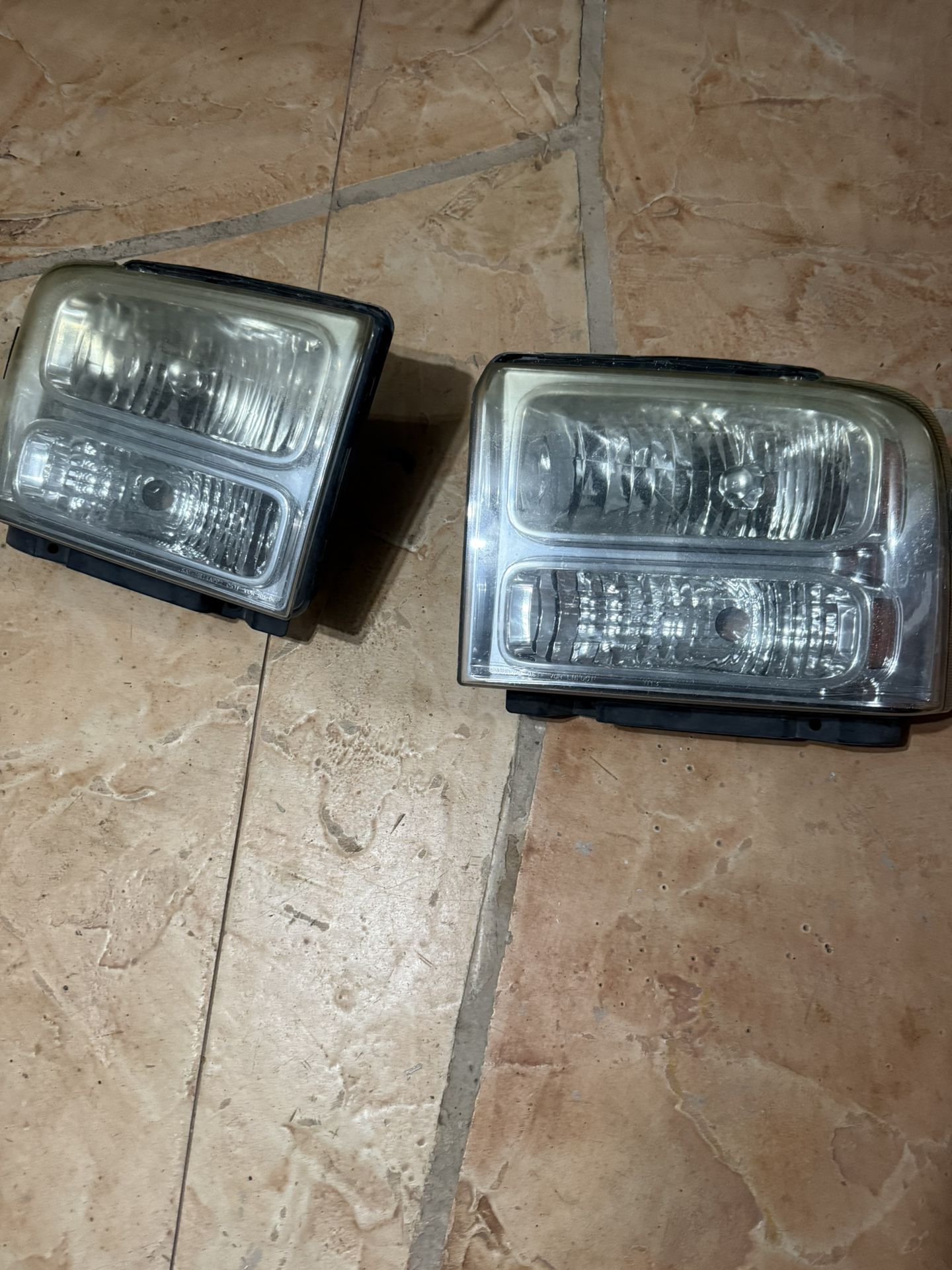 Headlights Ford F250 