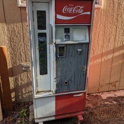 Vintage Coca Cola Bottle Machine 