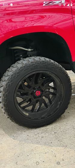 Selling some 35x12x22 tis in good condition just the rims and tires