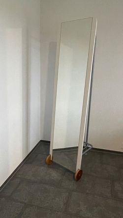 Spiegel, Standspiegel, mit Garderobenstange und Ablage, 2 Rollen