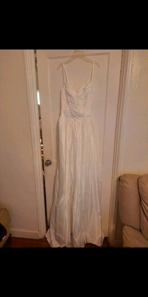 New Wedding Dress All Three Pieces Is Size 8