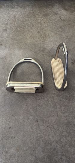 Centaur Fillis Stirrup Irons