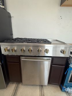 Monogram gas stove six burners