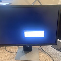 17’ Computer Monitor With Stand