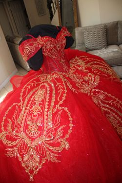 Vestido de quinceañera roja brillante (small) chico